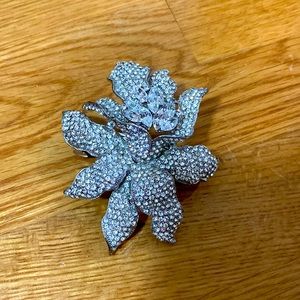 Elegant hair clip
